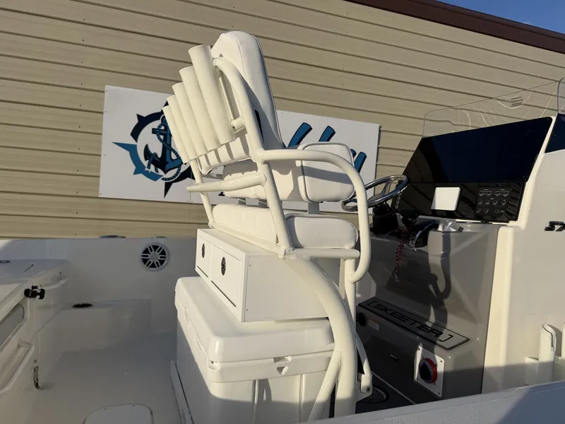 Slide: The Image of Skeeter SX2350 2026 - 4