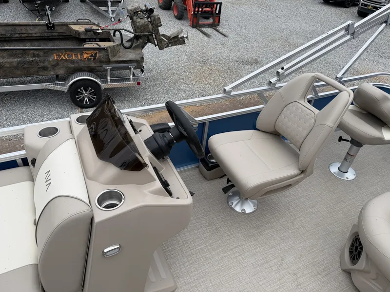 Slide: The Image of Avalon Venture 19 QUAD FISH-90HP 2026 - 7