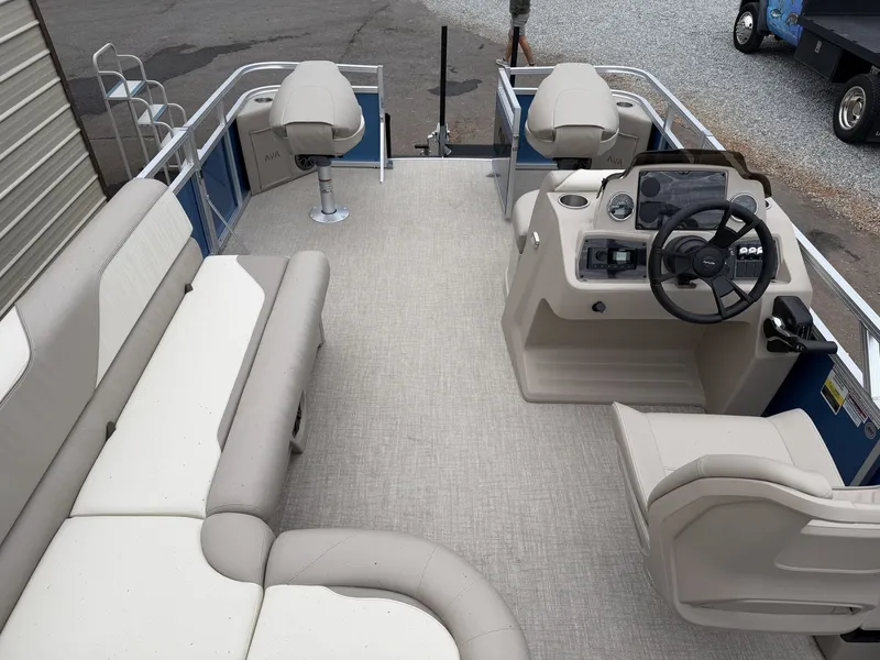 Slide: The Image of Avalon Venture 19 QUAD FISH-90HP 2026 - 9