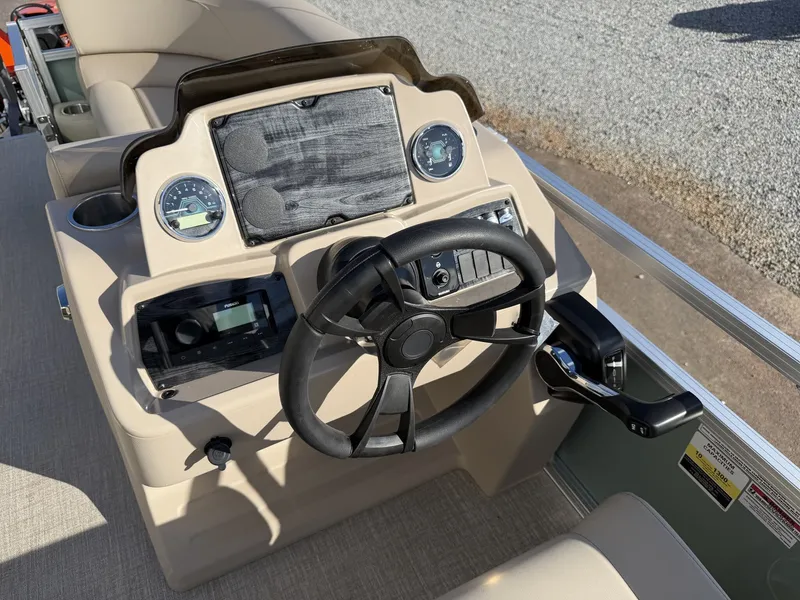 Slide: The Image of Avalon VLS 21 QUAD LOUNGER-90HP 2026 - 7