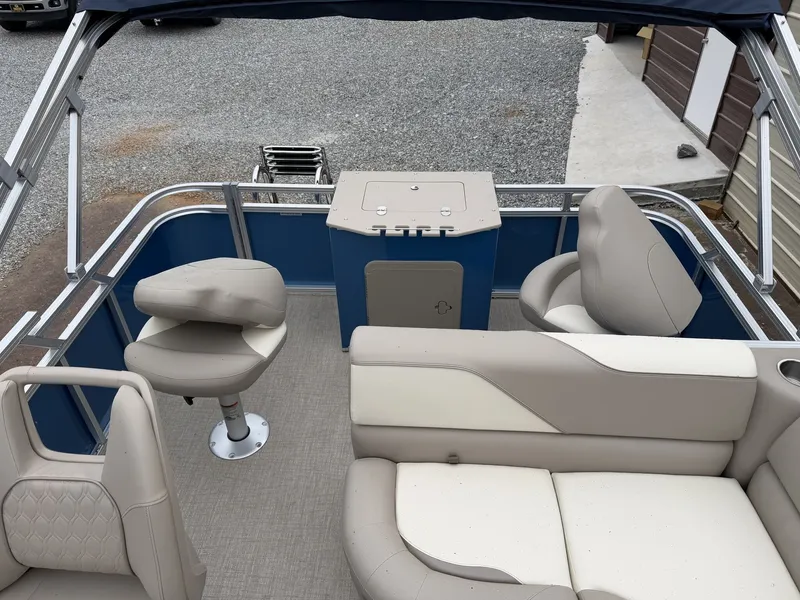 Slide: The Image of Avalon Venture 19 QUAD FISH-90HP 2026 - 6