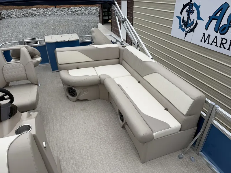 Slide: The Image of Avalon Venture Quad Fish - 19' 2026 - 8