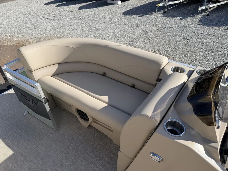 Slide: The Image of Avalon VLS 21 QUAD LOUNGER-90HP 2026 - 10