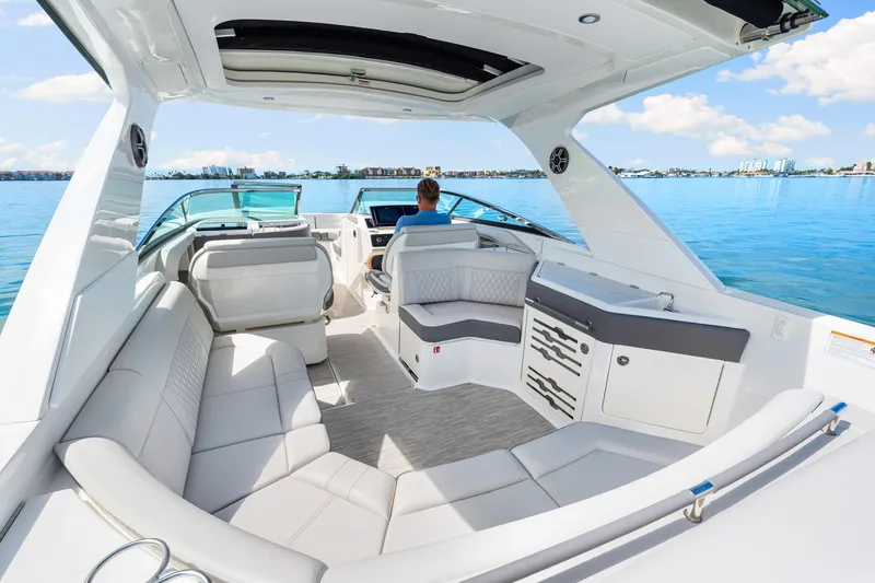 Slide: The Image of Sea Ray SLX 310 Outboard 2026 - 30