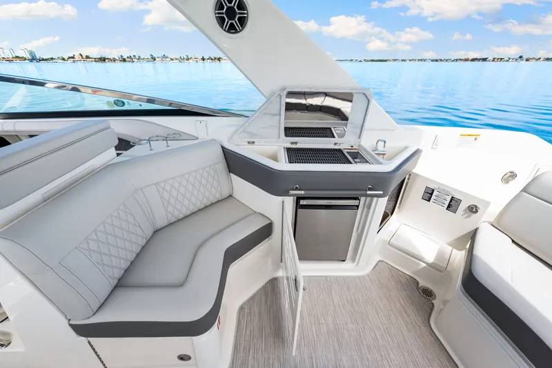 Slide: The Image of Sea Ray SLX 310 Outboard 2026 - 33