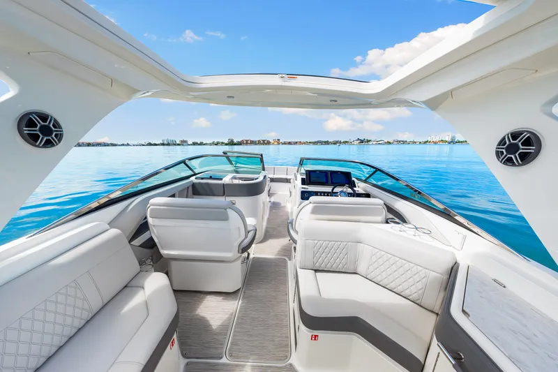 Slide: The Image of Sea Ray SLX 310 Outboard 2026 - 34