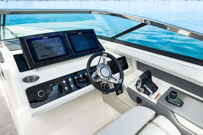 Slide: The Image of Sea Ray SLX 310 Outboard 2026 - 37