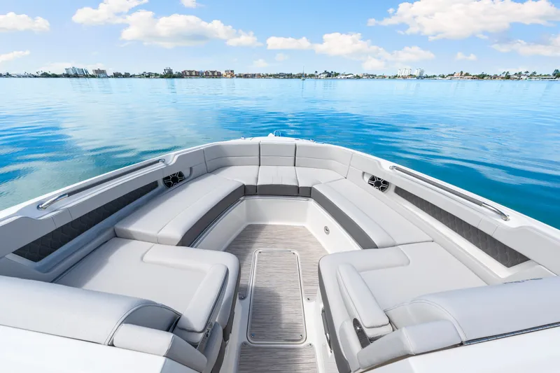 Slide: The Image of Sea Ray SLX 310 Outboard 2026 - 40