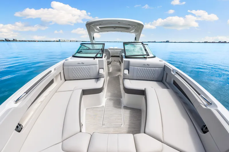 Slide: The Image of Sea Ray SLX 310 Outboard 2026 - 42