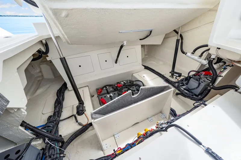 Slide: The Image of Sea Ray SLX 310 Outboard 2026 - 48