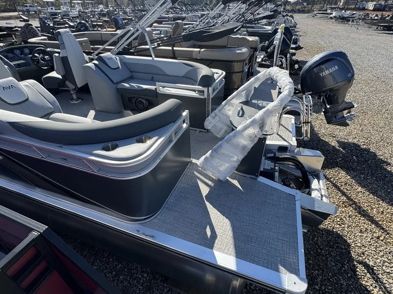 Slide: The Image of Avalon LSZ 23 QUAD LOUNGER-TRITOON-175HP 2026 - 4