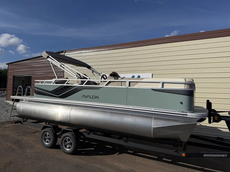 Slide: The Image of Avalon Venture Rear Fish - 21' 2025 - 2