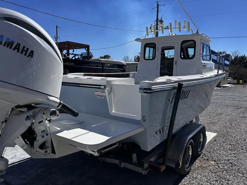 Slide: The Image of Parker Marine 247 Explorer 2026 - 3