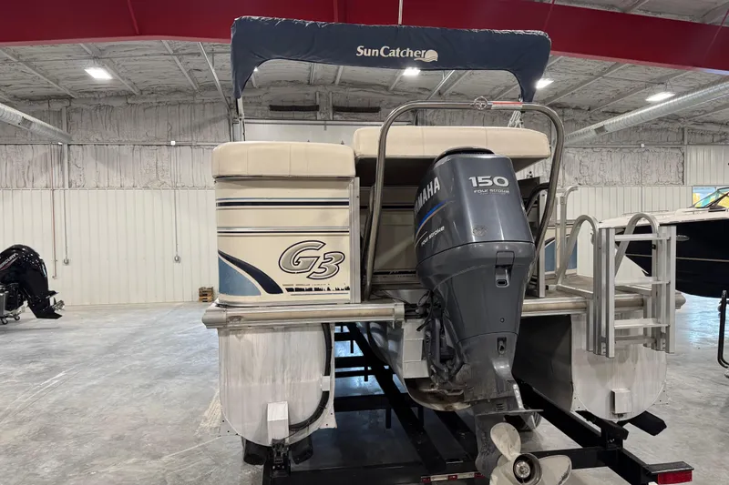 Slide: The Image of 2005 G3 SunCatcher pontoon boat with Yamaha 150 engine in a warehouse. - 7