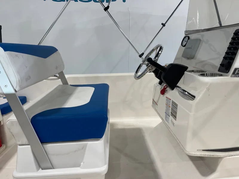 Slide: The Image of Robalo R160 Center Console 2018 - 8