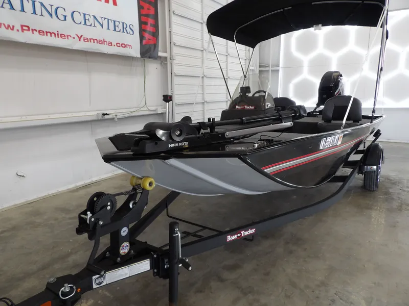 Slide: The Image of Tracker Bass Tracker Classic XL 2024 - 3