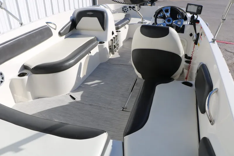 Slide: The Image of Stingray 182 SC 2018 - 19