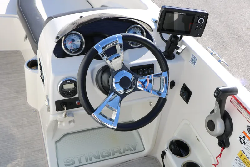 Slide: The Image of Stingray 182 SC 2018 - 33