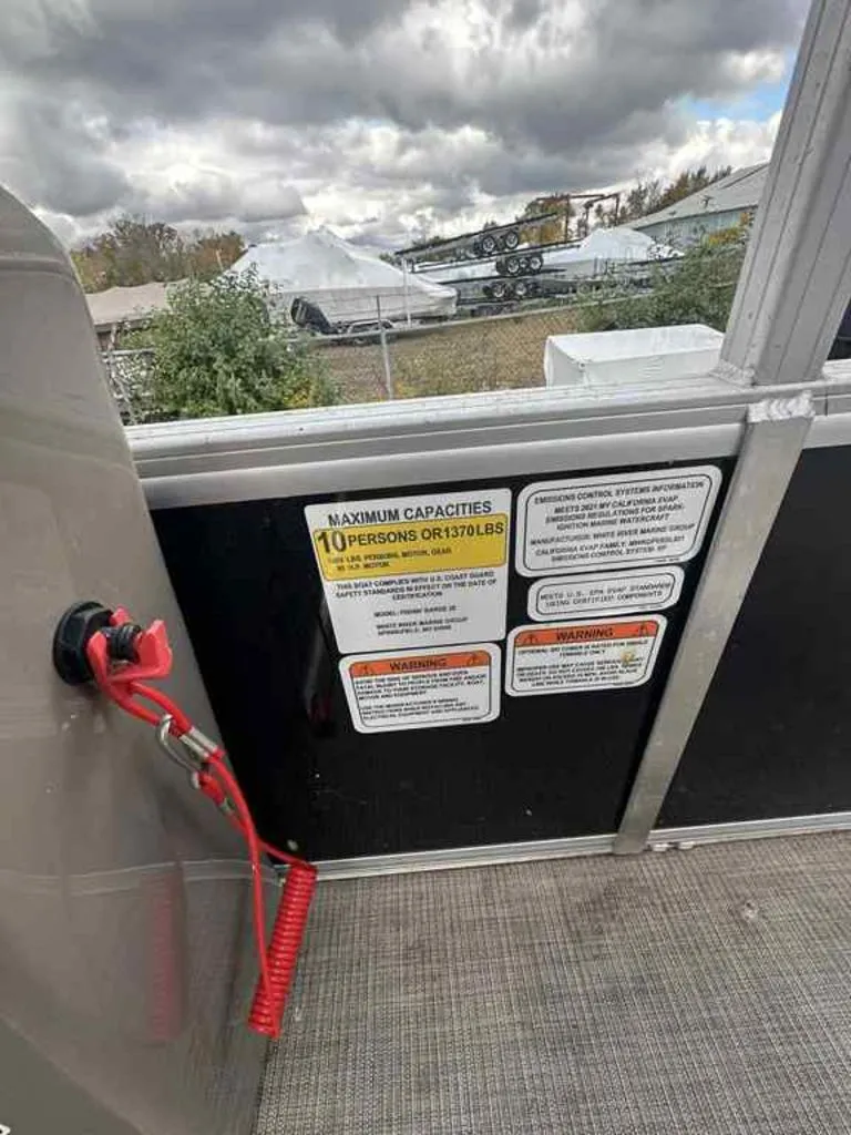 Slide: The Image of Sun Tracker Fishin' Barge 20 DLX 2021 - 12