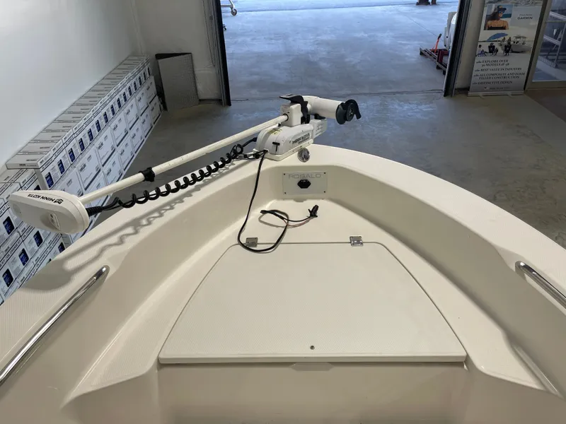 Slide: The Image of Robalo R160 Center Console 2018 - 13