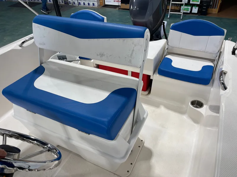Slide: The Image of Robalo R160 Center Console 2018 - 17