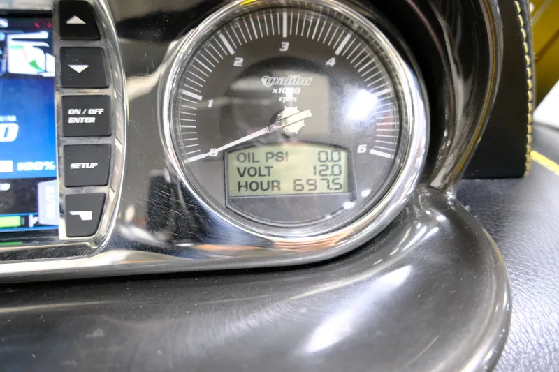 Slide: The Image of Malibu Wakesetter 23 LSV 2011 - 12