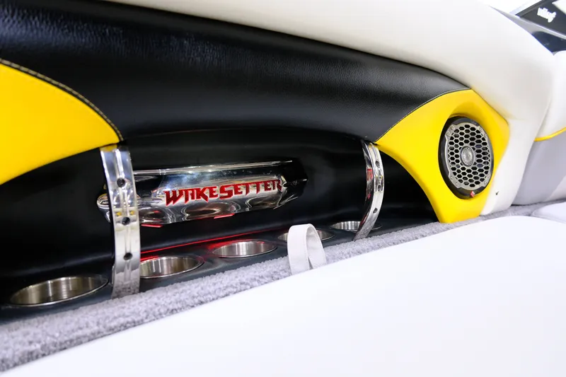 Slide: The Image of Malibu Wakesetter 23 LSV 2011 - 18