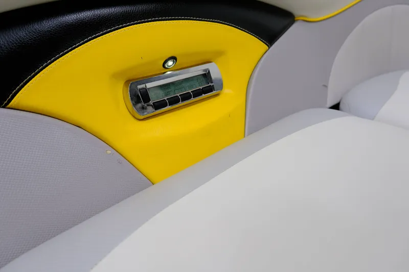 Slide: The Image of Malibu Wakesetter 23 LSV 2011 - 19