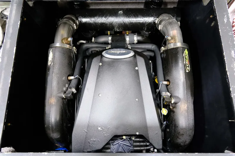 Slide: The Image of Malibu Wakesetter 23 LSV 2011 - 20