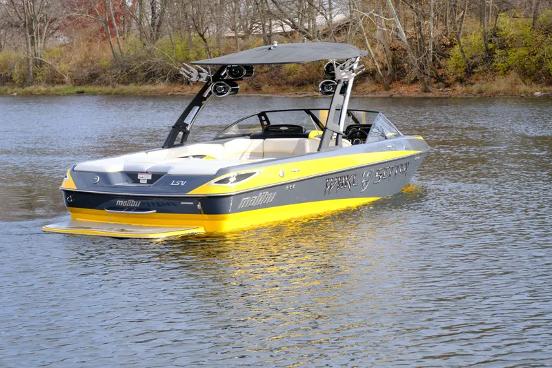 Slide: The Image of Malibu Wakesetter 23 LSV 2011 - 21