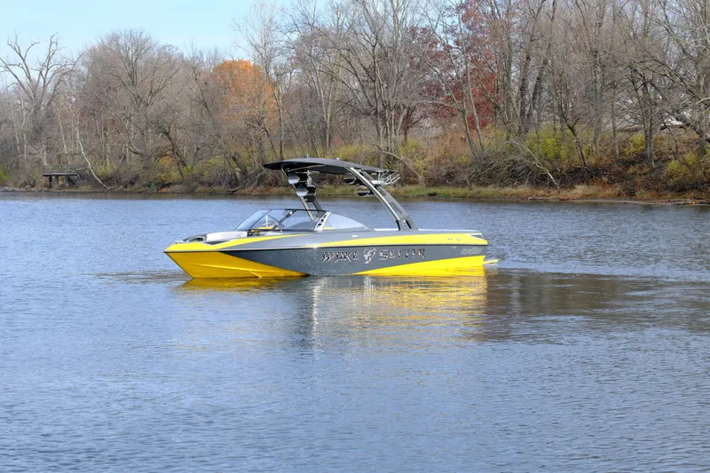 Slide: The Image of Malibu Wakesetter 23 LSV 2011 - 25