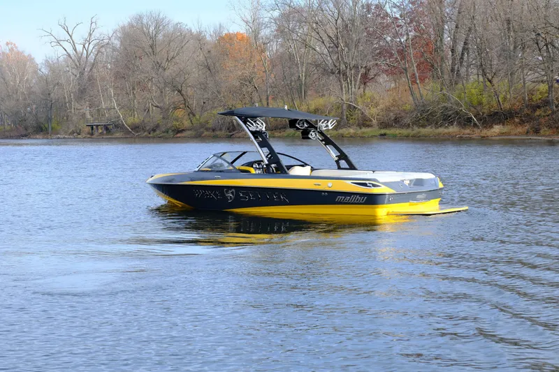 Slide: The Image of Malibu Wakesetter 23 LSV 2011 - 26