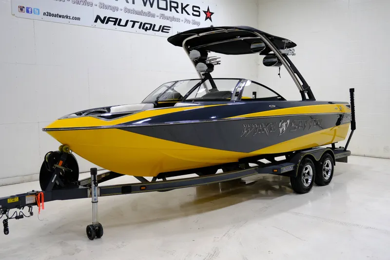 Slide: The Image of Malibu Wakesetter 23 LSV 2011 - 5