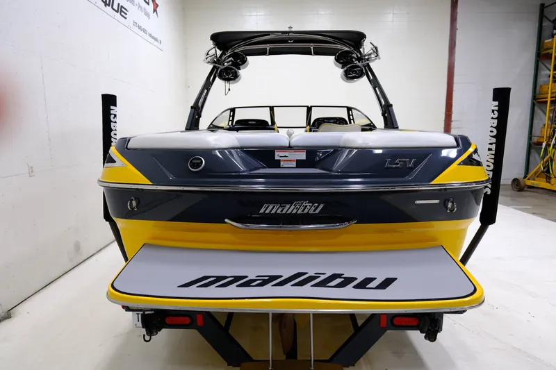 Slide: The Image of Malibu Wakesetter 23 LSV 2011 - 7
