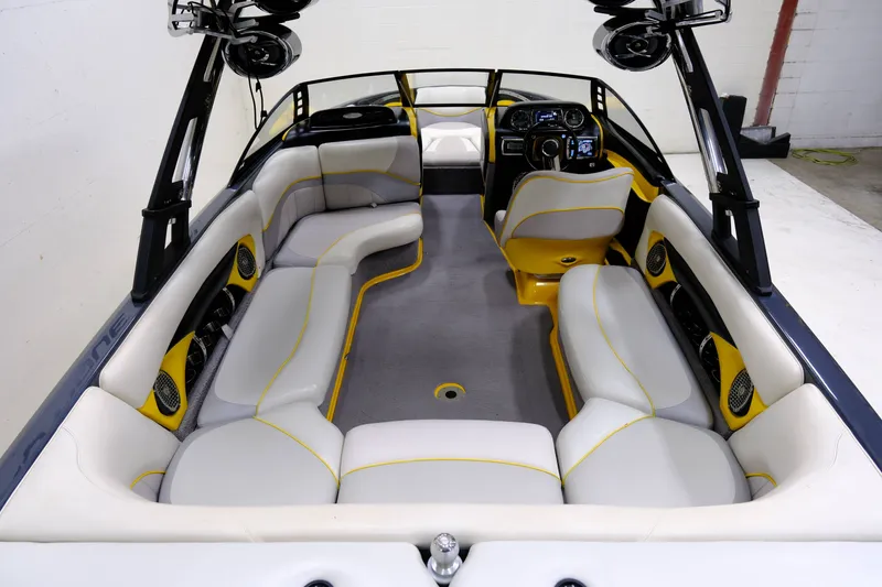 Slide: The Image of Malibu Wakesetter 23 LSV 2011 - 8