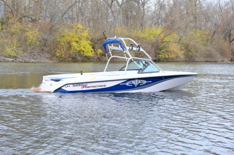 Slide: The Image of Correct Craft Super Air Nautique 210 2002 - 19