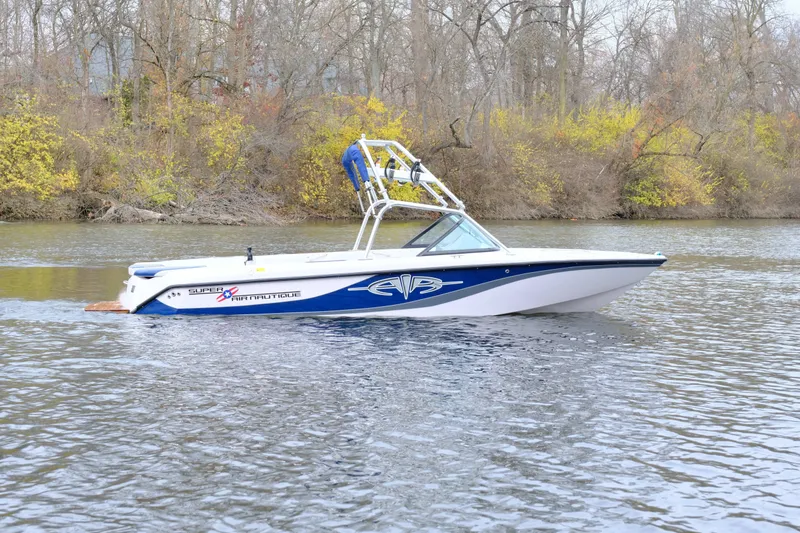 Slide: The Image of Correct Craft Super Air Nautique 210 2002 - 20