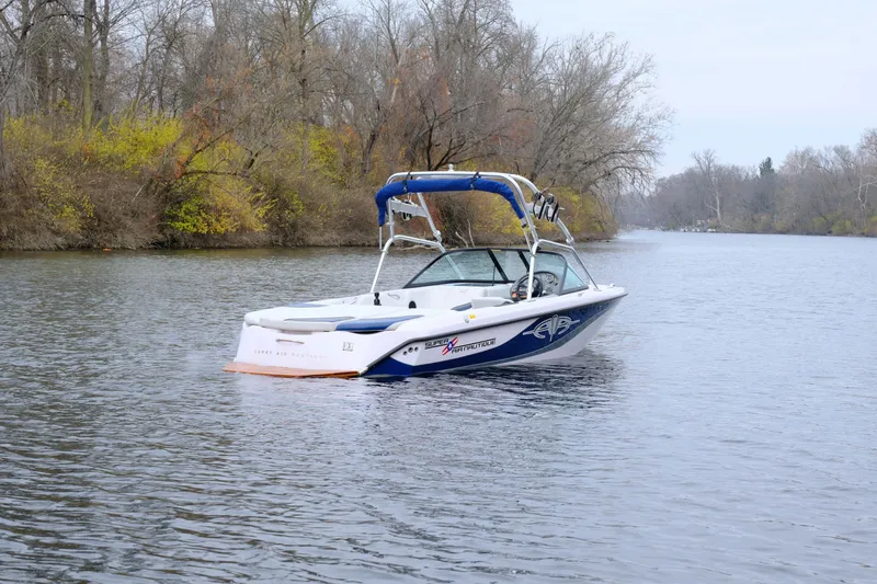 Slide: The Image of Correct Craft Super Air Nautique 210 2002 - 25