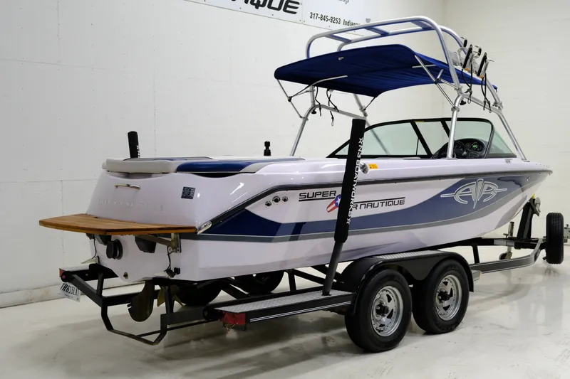 Slide: The Image of Correct Craft Super Air Nautique 210 2002 - 3