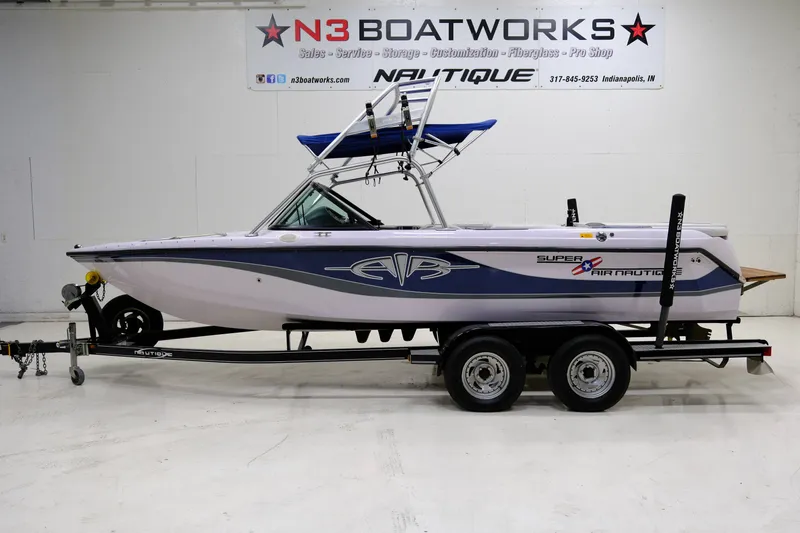 Slide: The Image of Correct Craft Super Air Nautique 210 2002 - 4