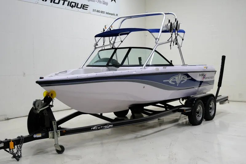 Slide: The Image of Correct Craft Super Air Nautique 210 2002 - 5
