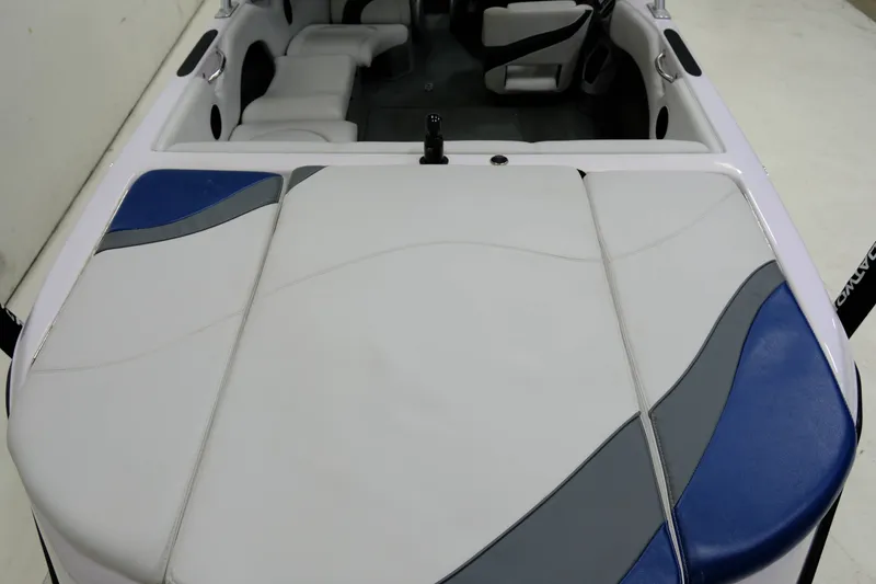 Slide: The Image of Correct Craft Super Air Nautique 210 2002 - 7