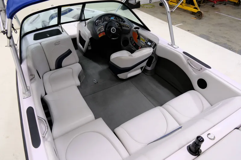 Slide: The Image of Correct Craft Super Air Nautique 210 2002 - 9