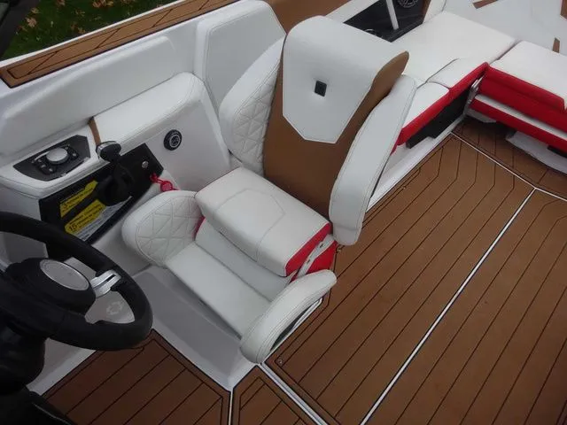 Slide: The Image of Nautique Super Air Nautique GS22 2025 - 10