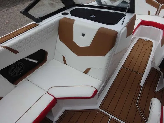 Slide: The Image of Nautique Super Air Nautique GS22 2025 - 11
