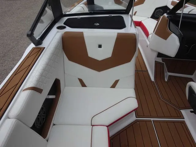 Slide: The Image of Nautique Super Air Nautique GS22 2025 - 12