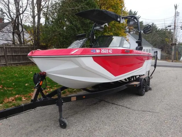 Slide: The Image of Nautique Super Air Nautique GS22 2025 - 4