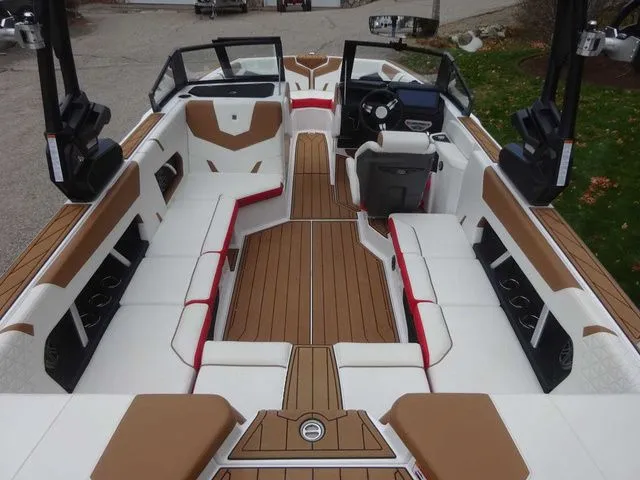 Slide: The Image of Nautique Super Air Nautique GS22 2025 - 6