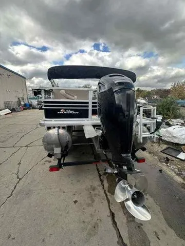 Slide: The Image of Sun Tracker Fishin' Barge 20 DLX 2021 - 17