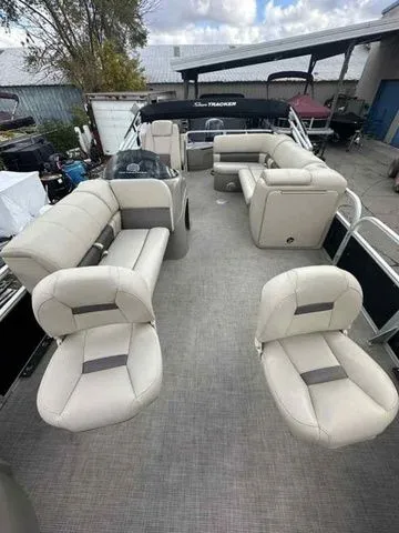 Slide: The Image of Sun Tracker Fishin' Barge 20 DLX 2021 - 3